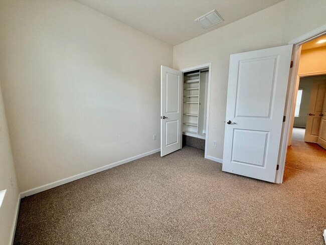 Building Photo - 602 Consolvo Pl