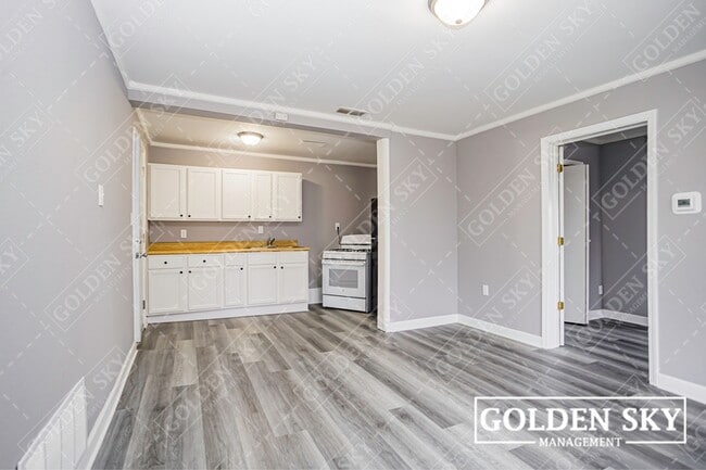 Building Photo - 115 E Willard St