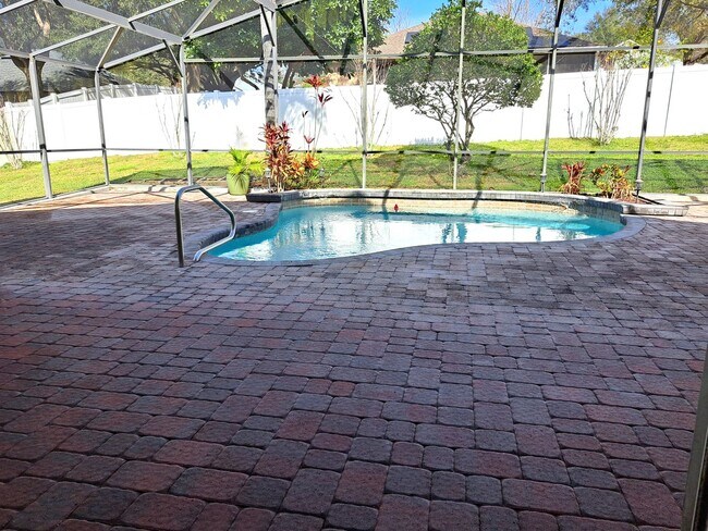 Building Photo - Pool Home in Oak Valley