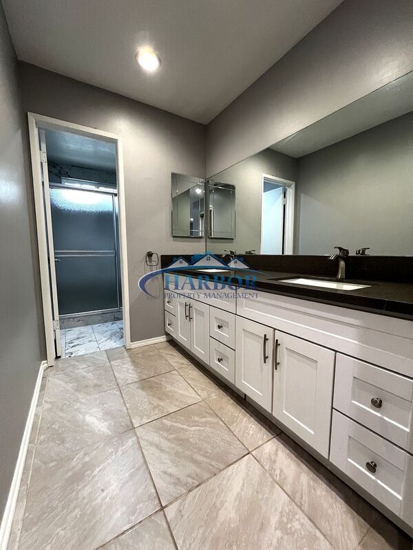 Building Photo - 4565 W 132nd St