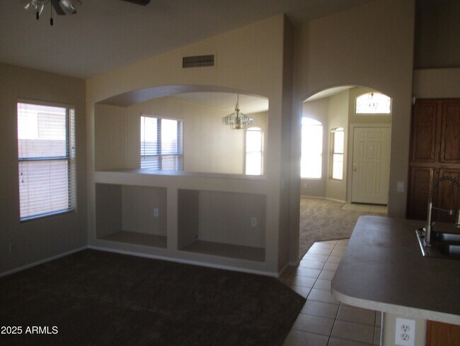 Building Photo - 11202 E Persimmon Ave