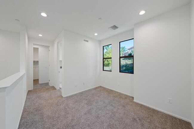 Building Photo - 822 Francesca Dr