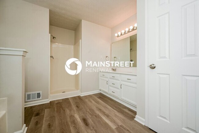 Building Photo - 3 Bedroom Pet-Friendly Home in ELLENWOOD, GA with Main Street Renewal