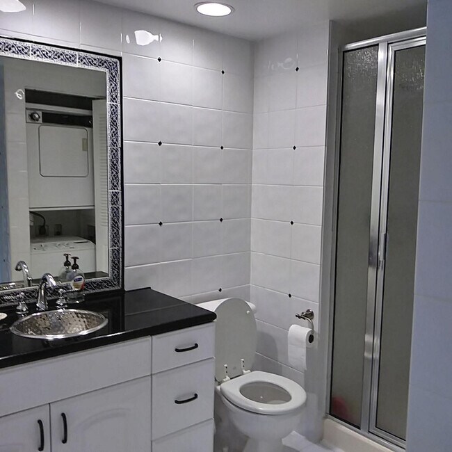 Building Photo - 8045 Eastlake Dr