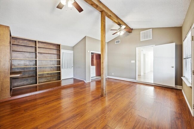 Building Photo - 300 Tilbury Ln