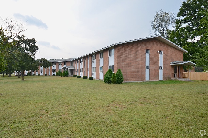 Bradley Court 279 Elm St Windsor Locks CT 06096 Apartment Finder