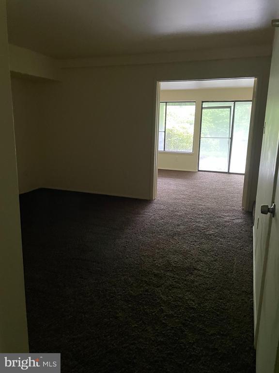 Building Photo - 20235 Laurel Hill Way