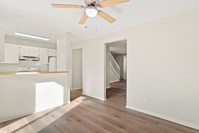 Building Photo - Upgraded 3-Bed Townhome Just Minutes from ...