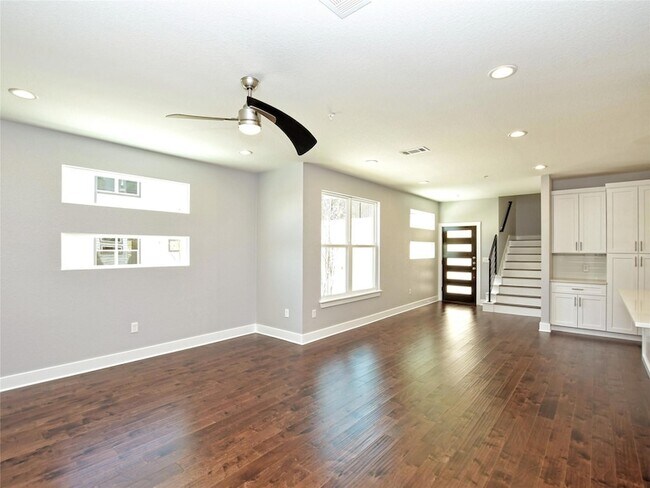 Building Photo - 1130 Lott Ave