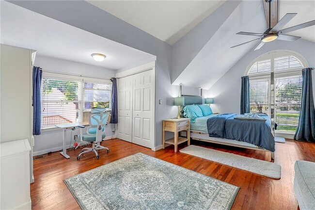 Building Photo - 235 Hillside Dr NW