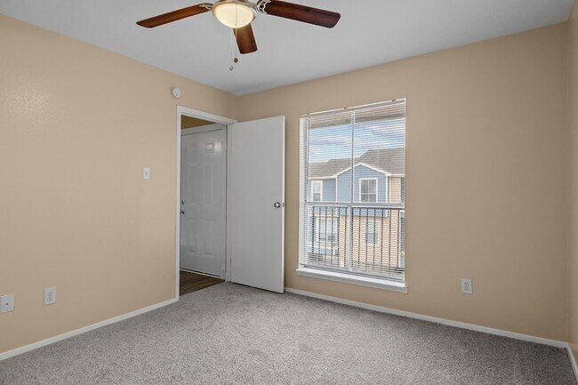 Building Photo - 18515 Egret Bay Blvd