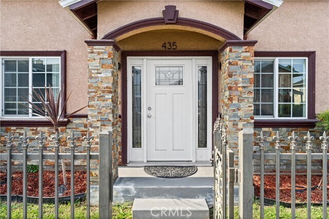 Building Photo - 435 Cerritos Ave
