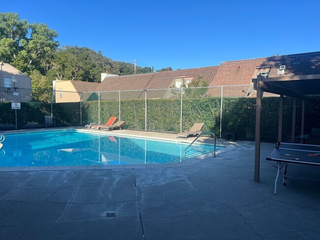 Building Photo - Charming Fully Remodeled 3 Bedroom, 2 Bath...