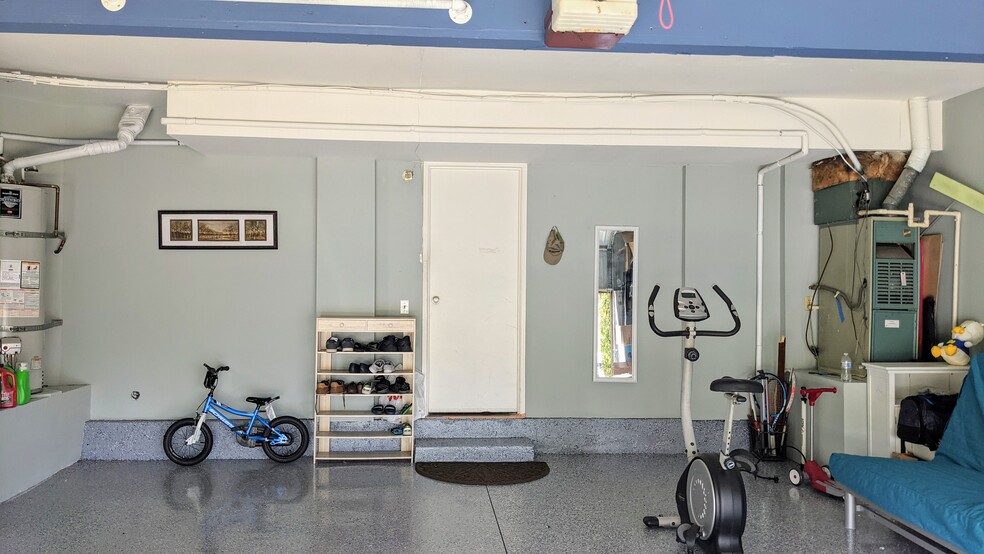 Building Photo - 9580 Hiker Hill Rd