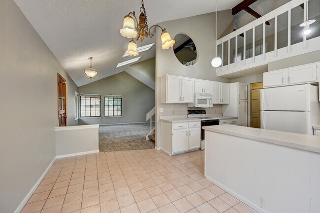 Building Photo - $2,495 2 Bed, 2 Bath Townhome in Aurora wi...