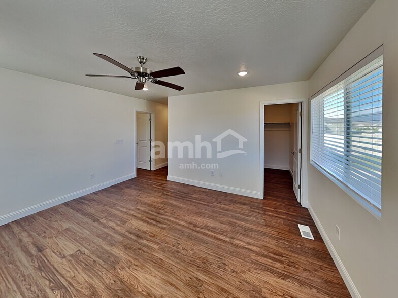 Building Photo - 292 N Gibbons Ln