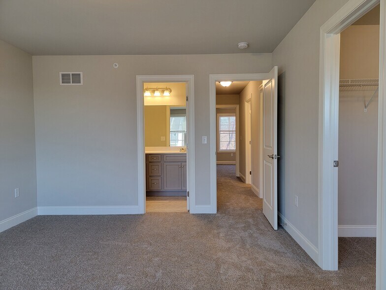 Building Photo - 105 Magnolia Dr