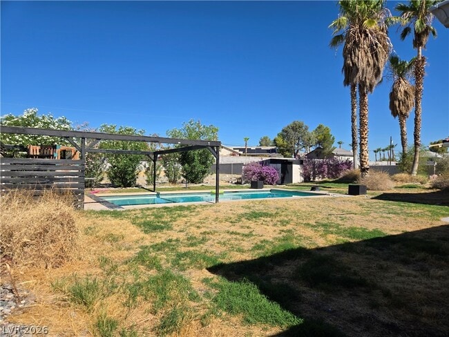 Building Photo - 5945 N El Capitan Way
