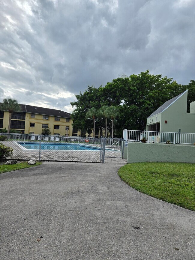 Building Photo - 8917 NW 28th Dr