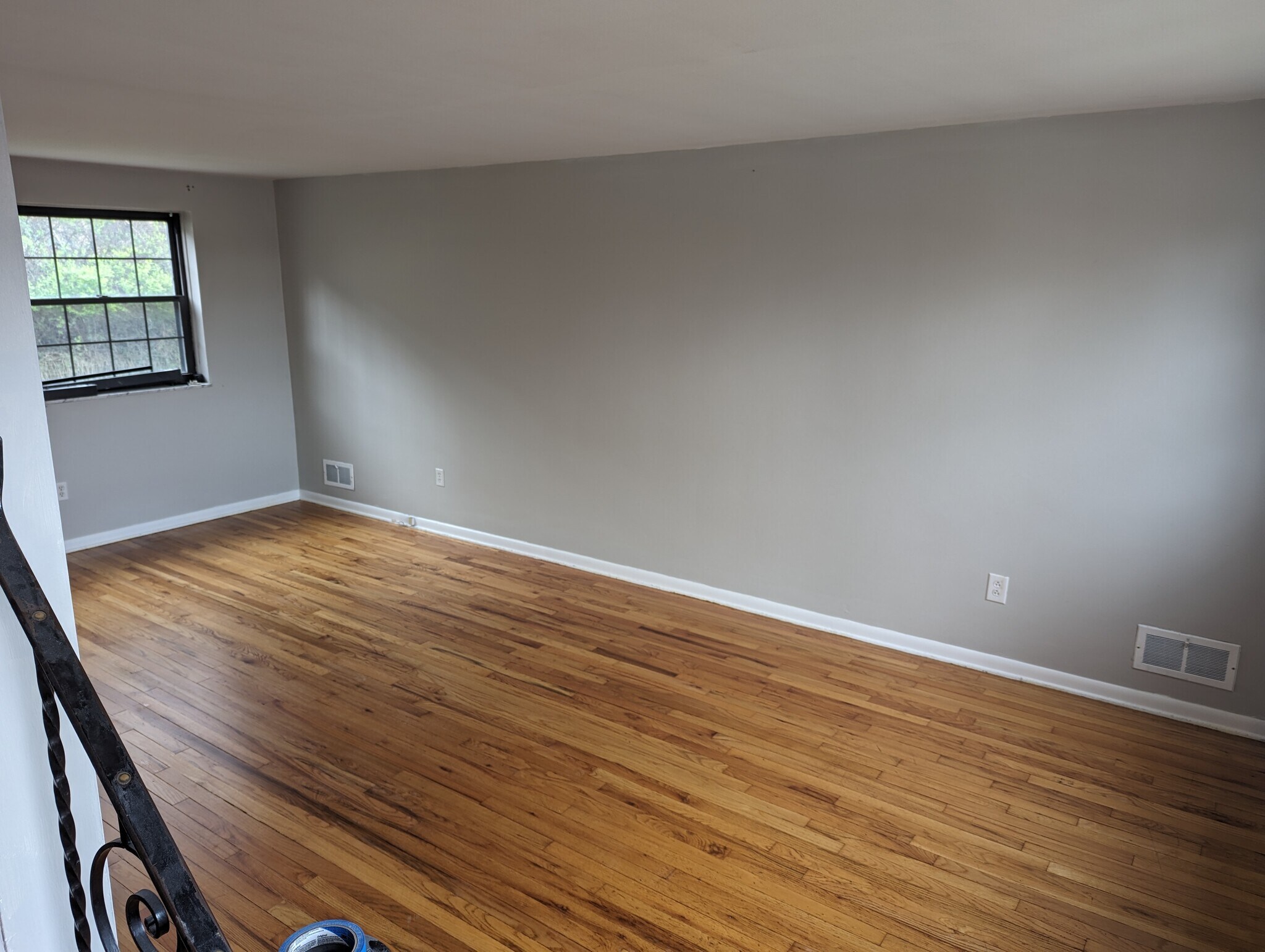 Family Room - 2557 Allender Avenue