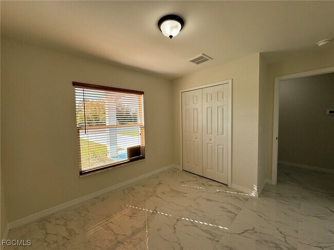 Building Photo - 884 Alabama Rd S