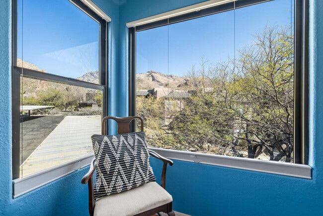 Building Photo - 6655 N Canyon Crest Dr