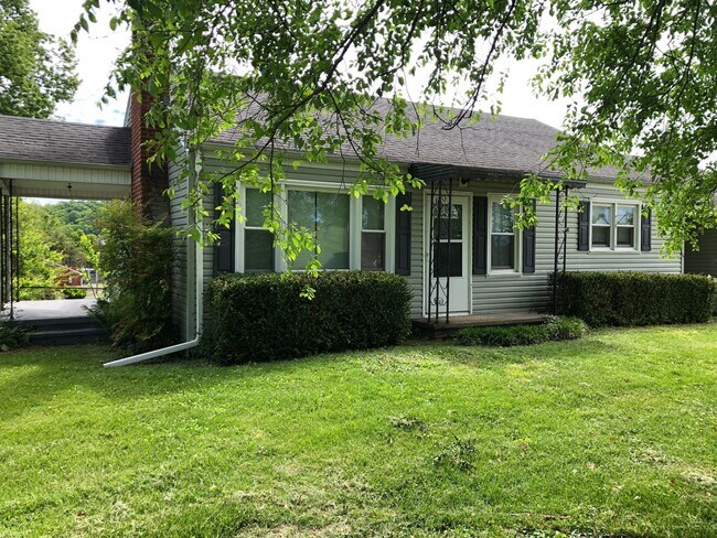 Building Photo - Beautiful country settings!  3 Bedroom / 1 bath - Kingsport TN