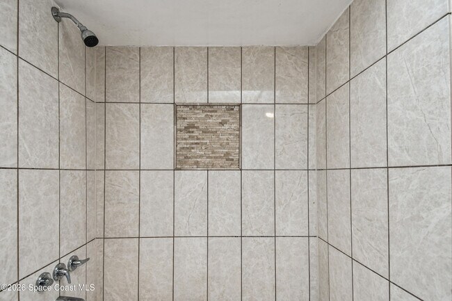 Building Photo - 3687 Royal Oak Dr