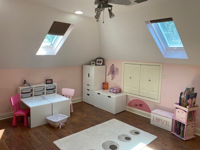 Bedroom #3 features vaulted ceilings and loft for bed or queen size mattress - 809 Braselton Hwy