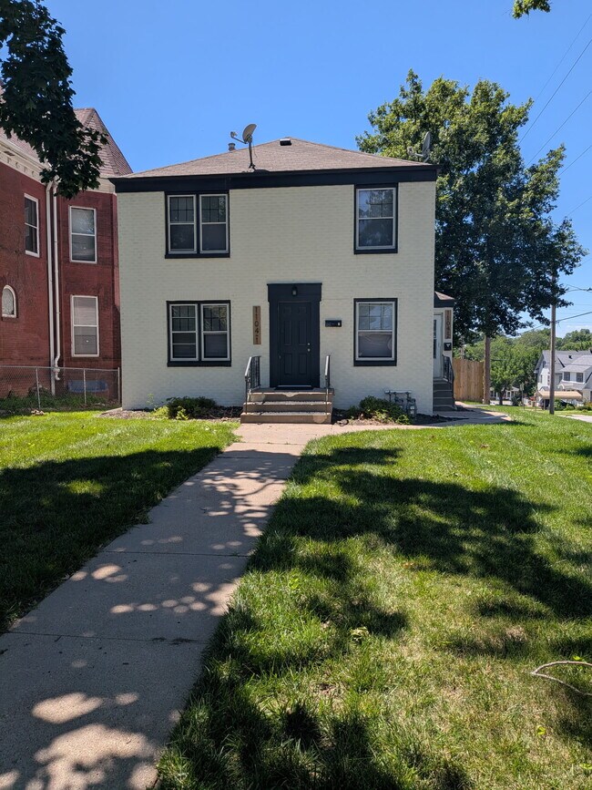 Building Photo - Hanscom Park Duplex