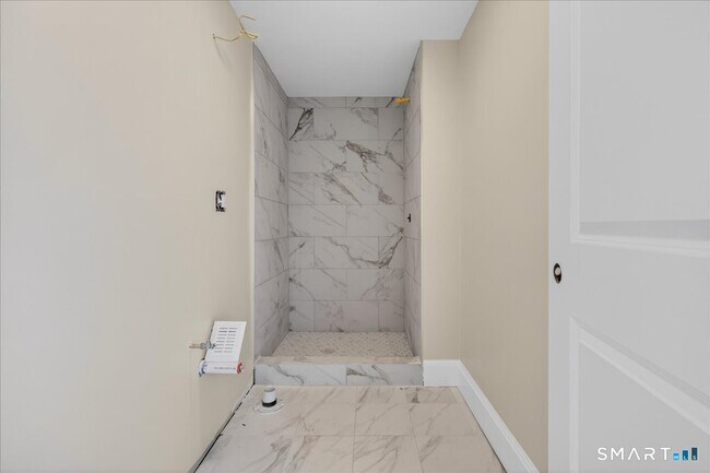 Building Photo - 38 Bristol St