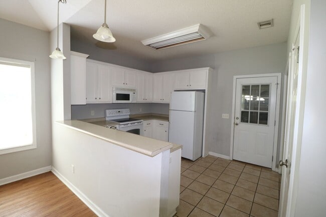 Building Photo - 1125A Southbend Drive