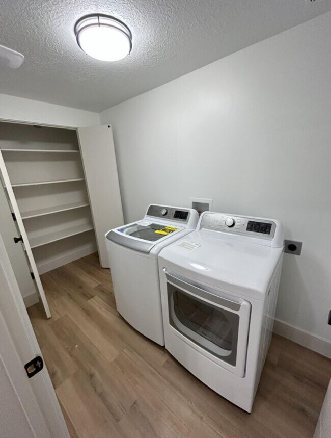 Building Photo - 288 E Center St