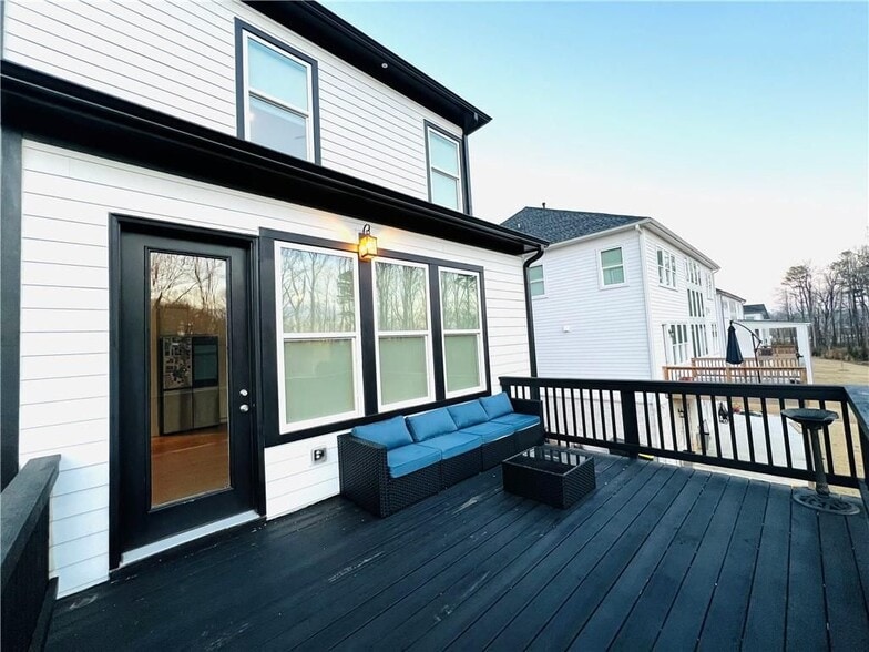 Building Photo - 6570 Pond Vw Dr