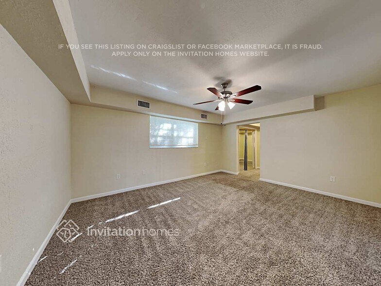 Building Photo - 3820 S Lake Terrace