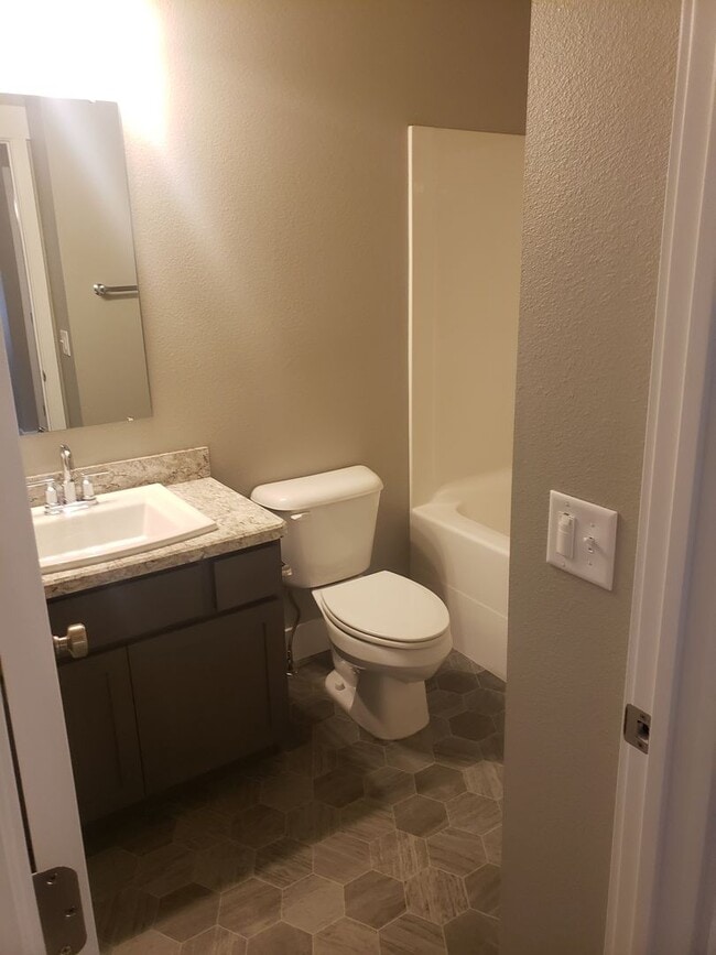 Building Photo - Beautiful 3 bed home in Annafeld