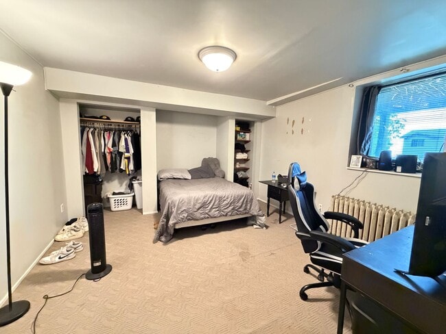 Building Photo - Large 3 Bedroom Open July 1st!