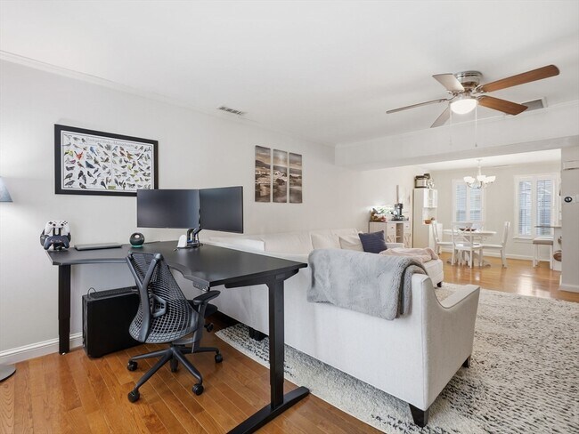 Building Photo - 25 Stock St