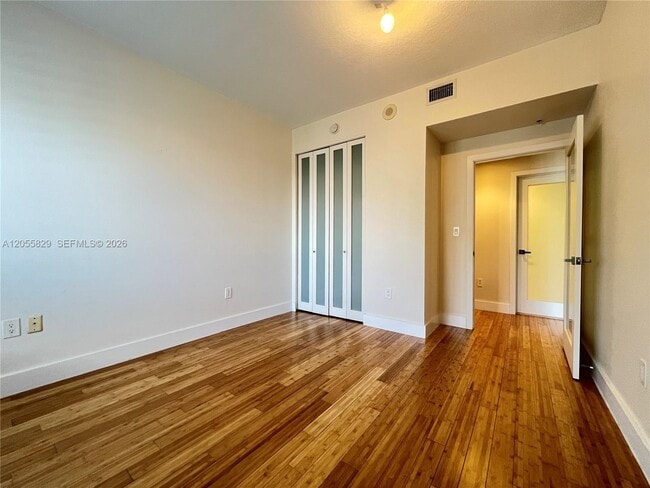 Building Photo - 10 Aragon Ave