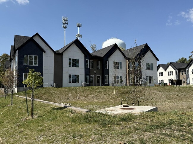 Building Photo - 2 Bed 1 Bath Brand New Contemporary Apartments!