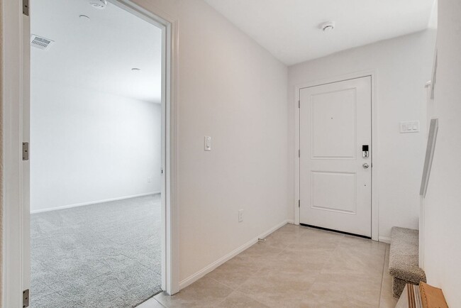 Building Photo - BRAND NEW TOWNHOME OFF 215 AND RUSSELL * N...