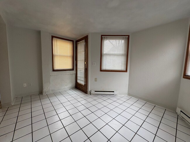 Building Photo - 908 E Washington St