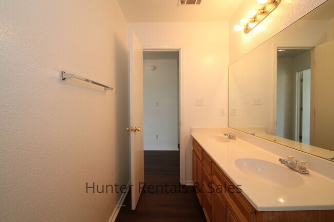 Building Photo - Holy Toledo!