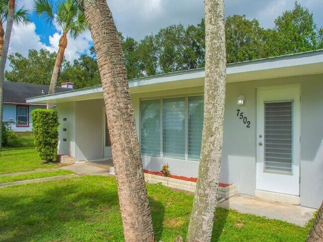 Building Photo - 7502 Pacific Ave