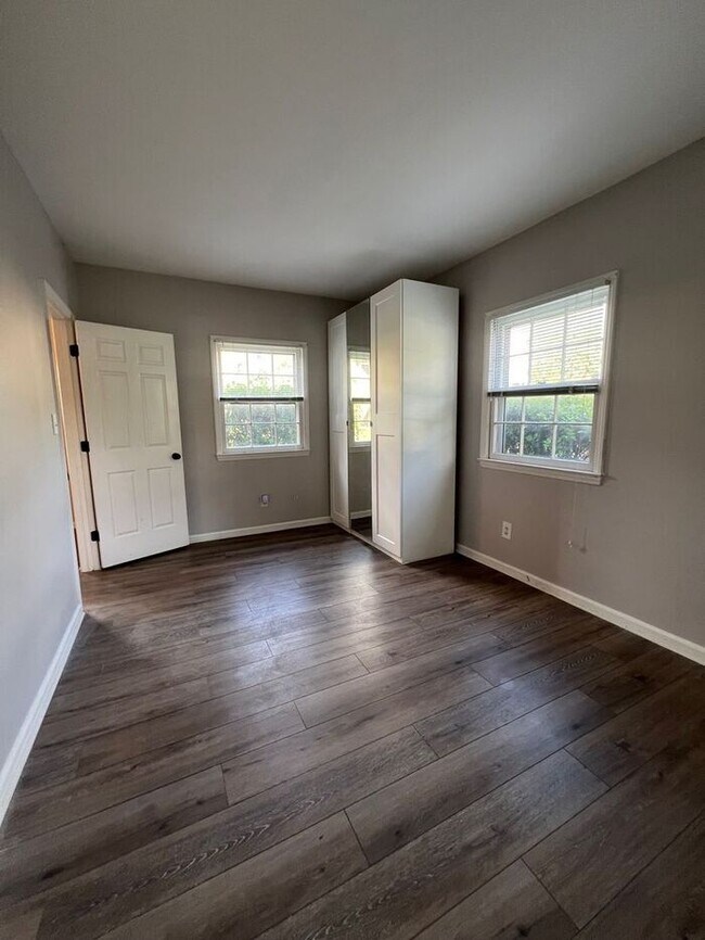 Building Photo - T.R. Lawing Realty Property