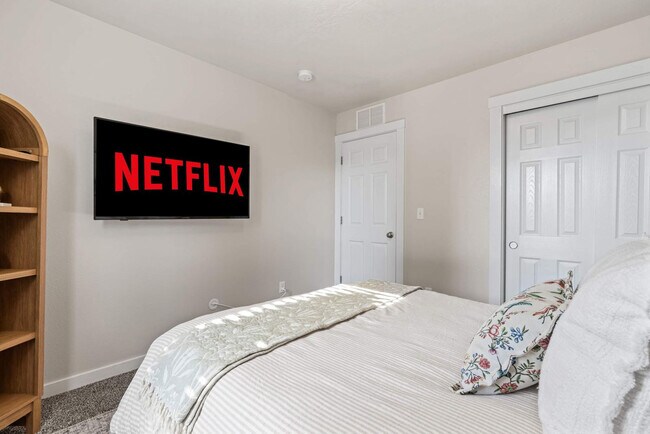 Building Photo - 3173 S Mystic Seaport Ave