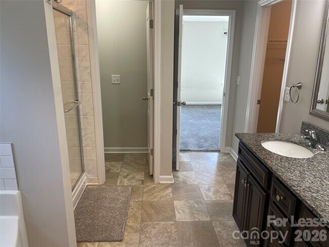 Building Photo - 2909 Old Field Rd