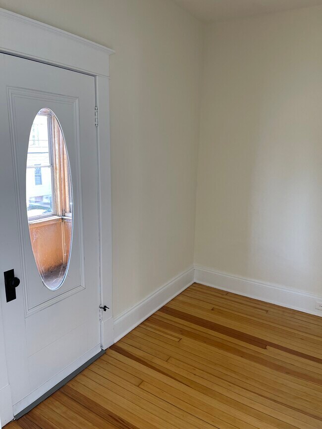 Building Photo - 701 25th St