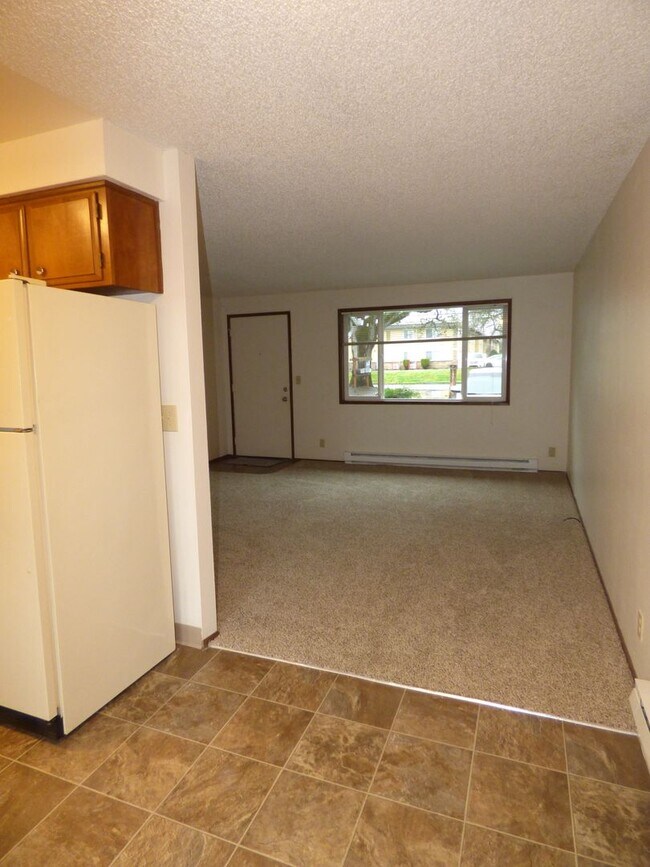 Building Photo - Rent Special: 1/2 Off June's Rent!! 2-bedroom Single Level Apartment