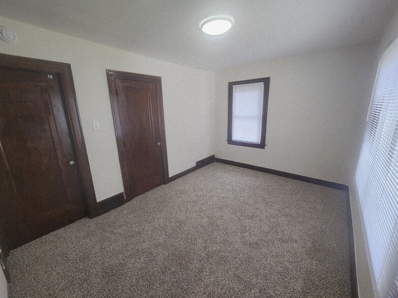 Building Photo - 17145-17147 Santa Rosa Dr
